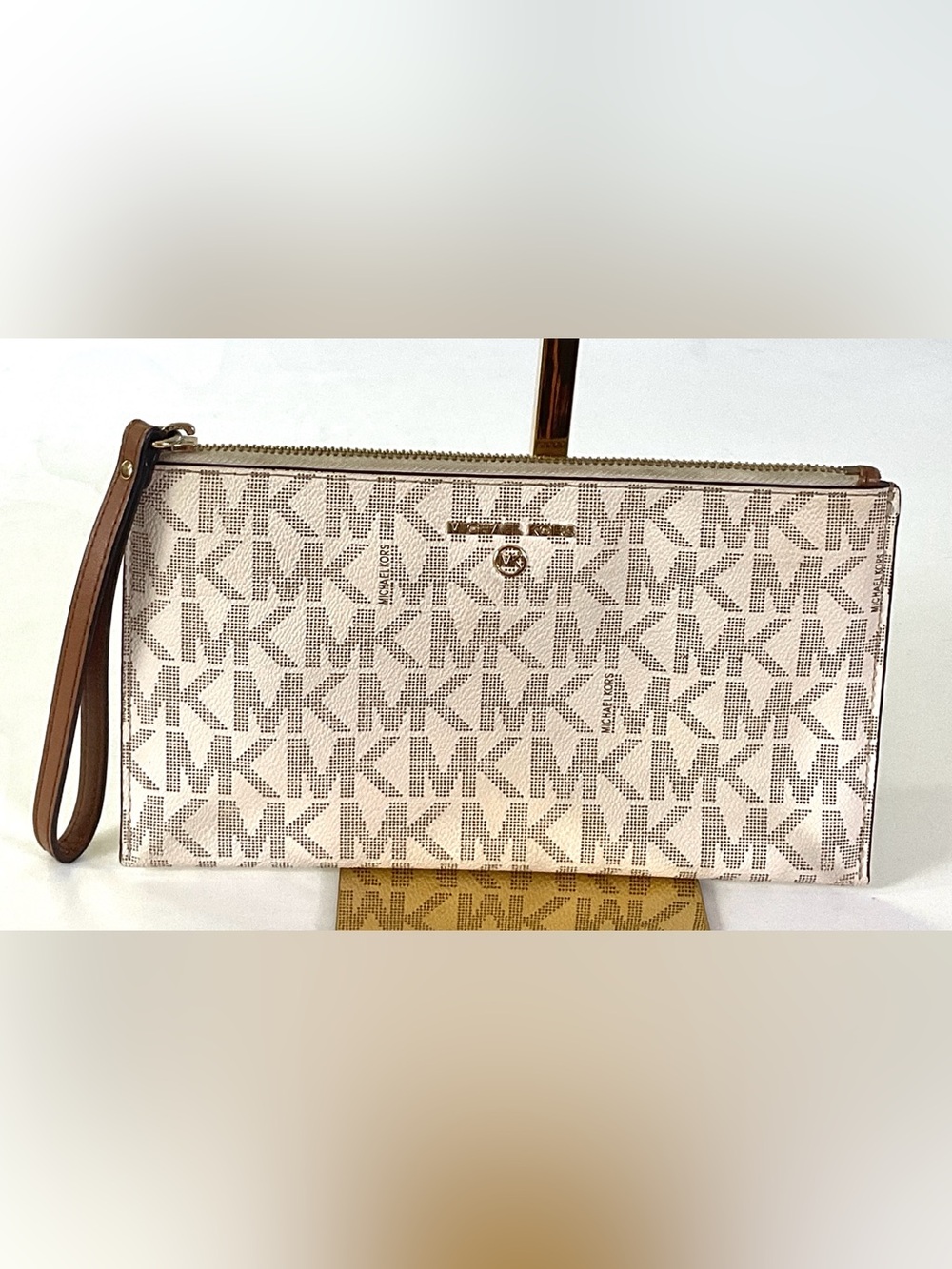 NWOT-Michael Kors-jet set travel – large clutch wristlet –MK vanilla/brown